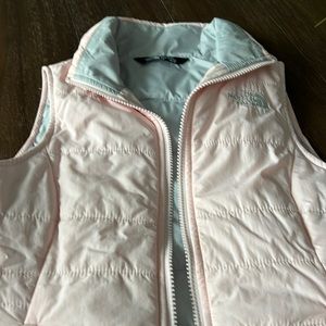 Girls NorthFace Vest in light pink.